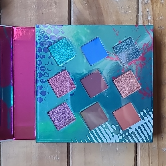 Hank & Henry Living in Color Eye Shadow Pallete - Picture 4 of 4